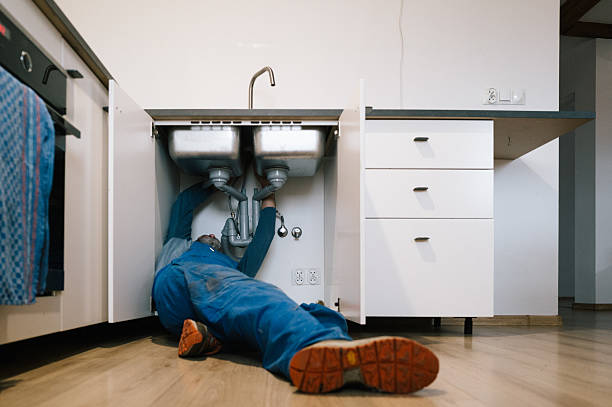 Professional Leak Detection technician working in Craigville, IN